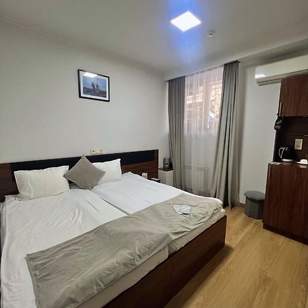 יירבאן Mashtots Hotel מראה חיצוני תמונה
