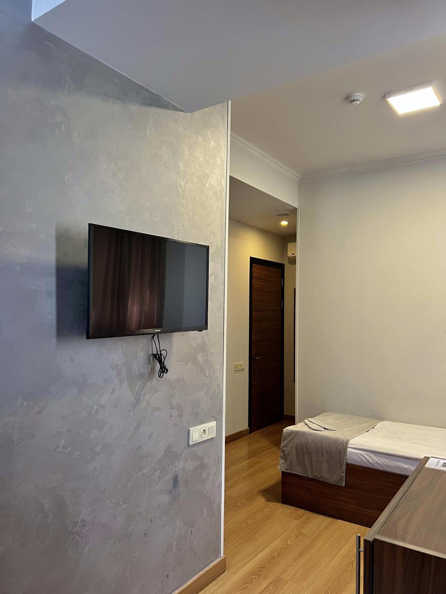 יירבאן Mashtots Hotel מראה חיצוני תמונה