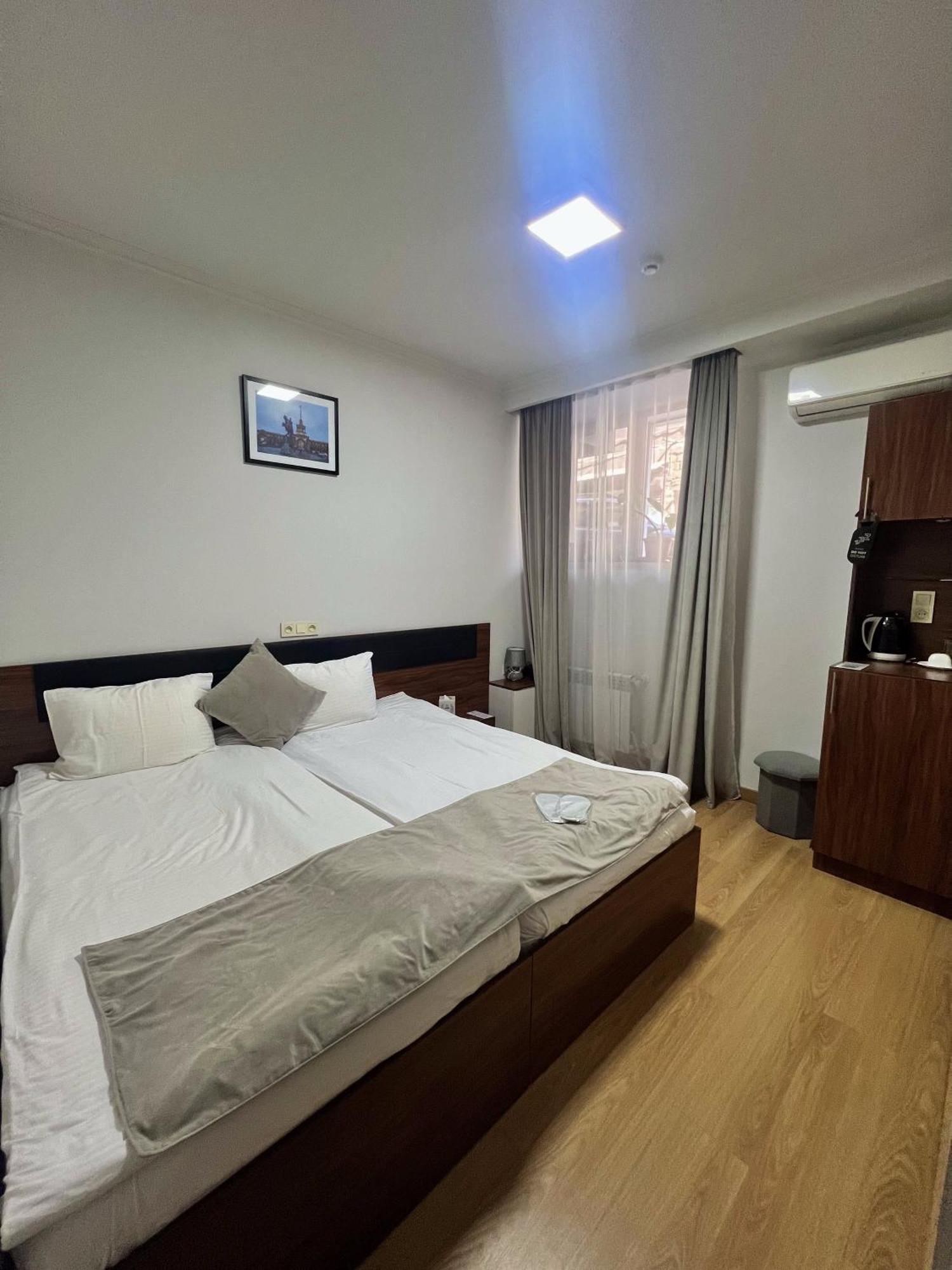 יירבאן Mashtots Hotel מראה חיצוני תמונה