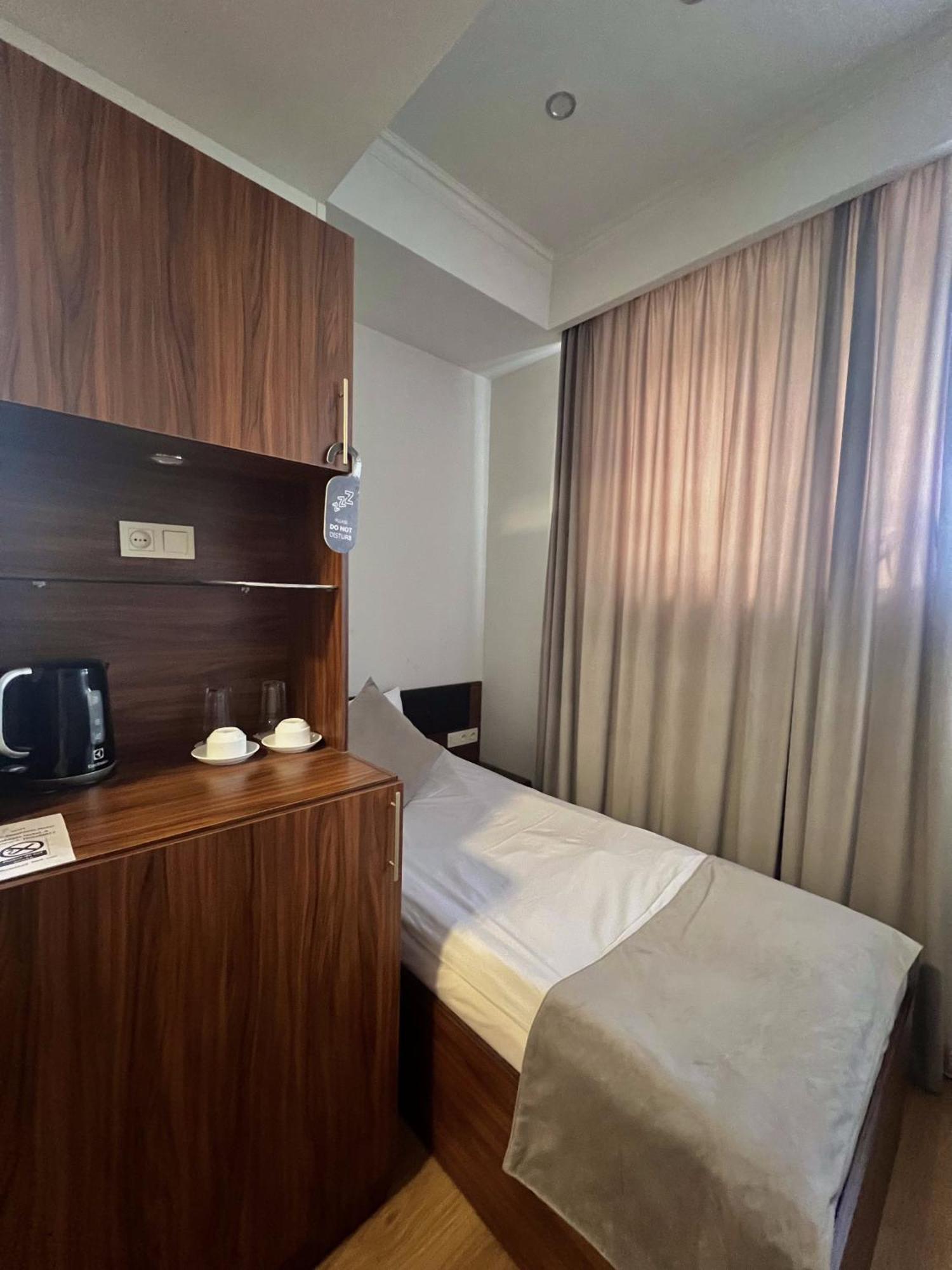 יירבאן Mashtots Hotel מראה חיצוני תמונה