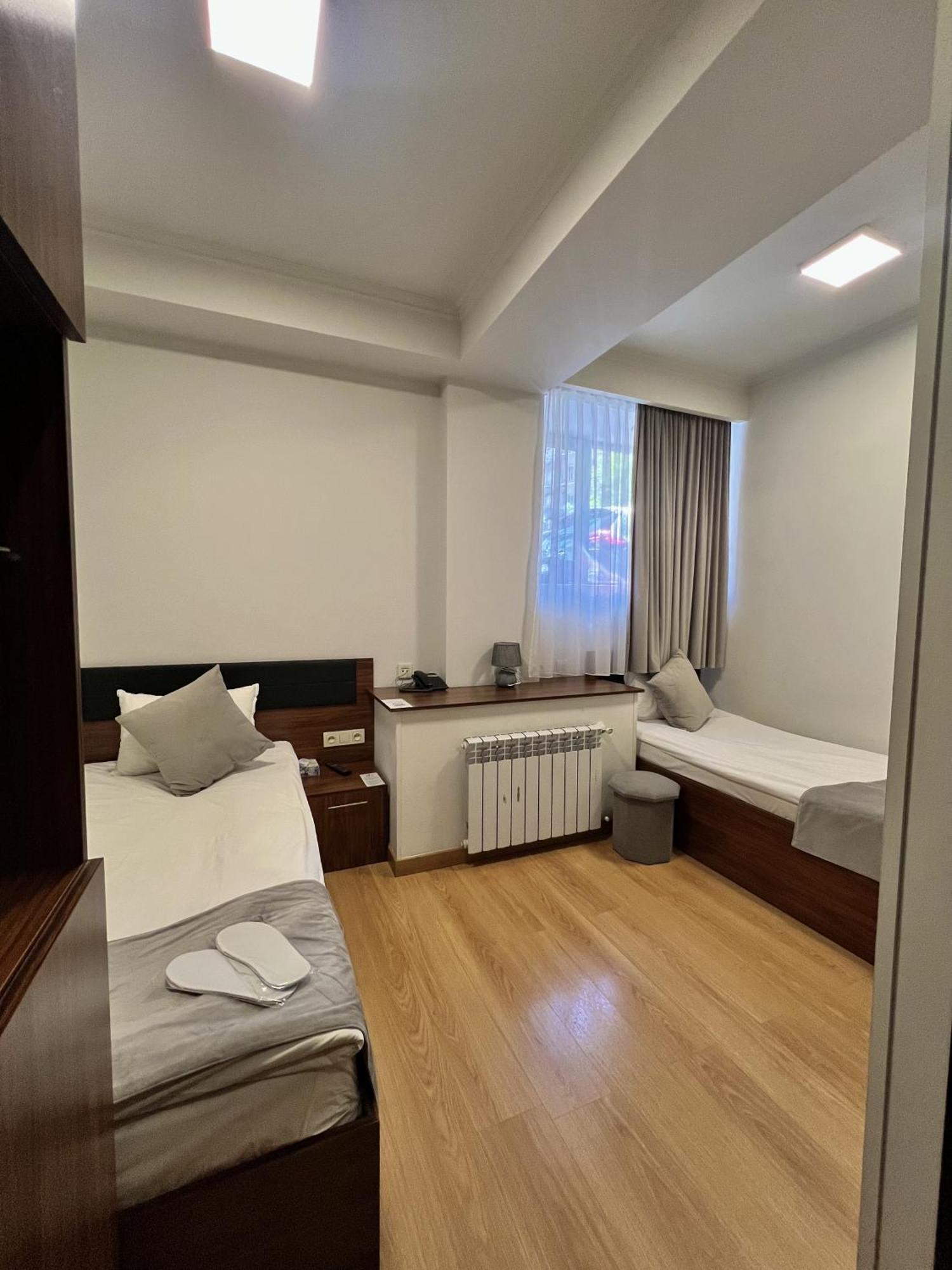 יירבאן Mashtots Hotel מראה חיצוני תמונה