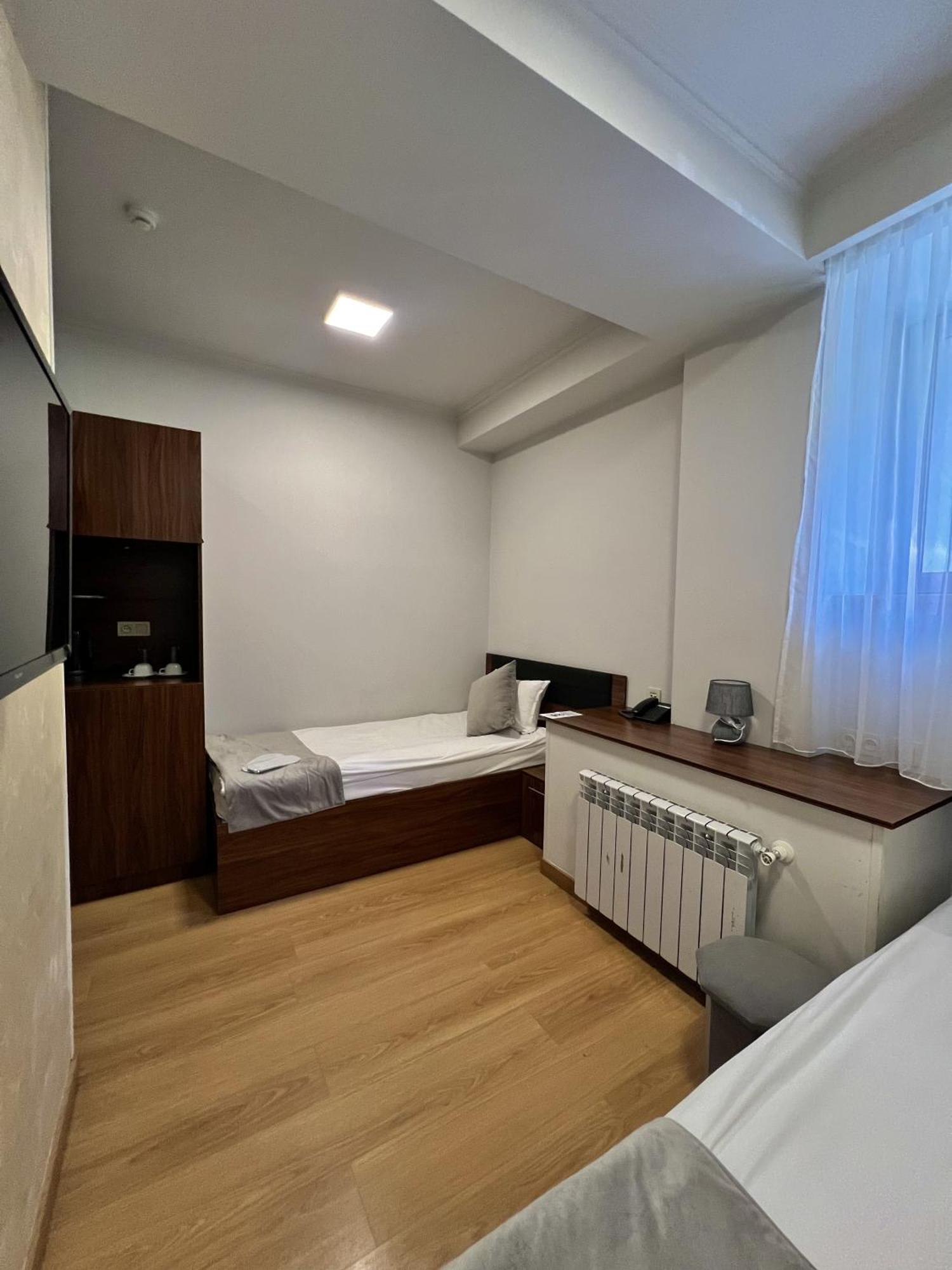 יירבאן Mashtots Hotel מראה חיצוני תמונה