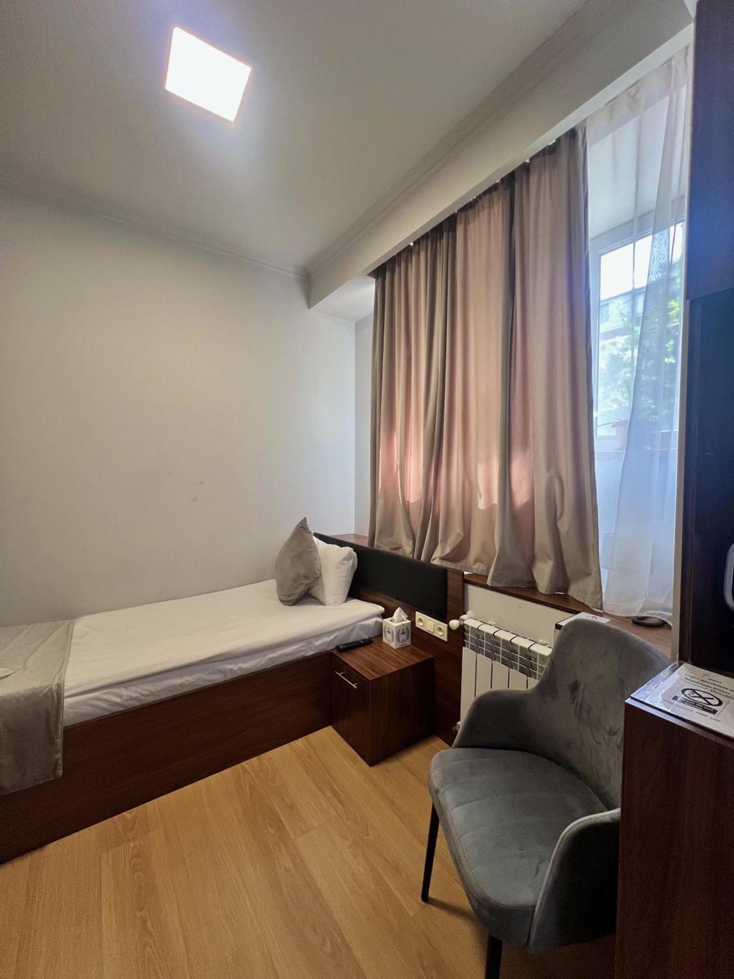 יירבאן Mashtots Hotel מראה חיצוני תמונה