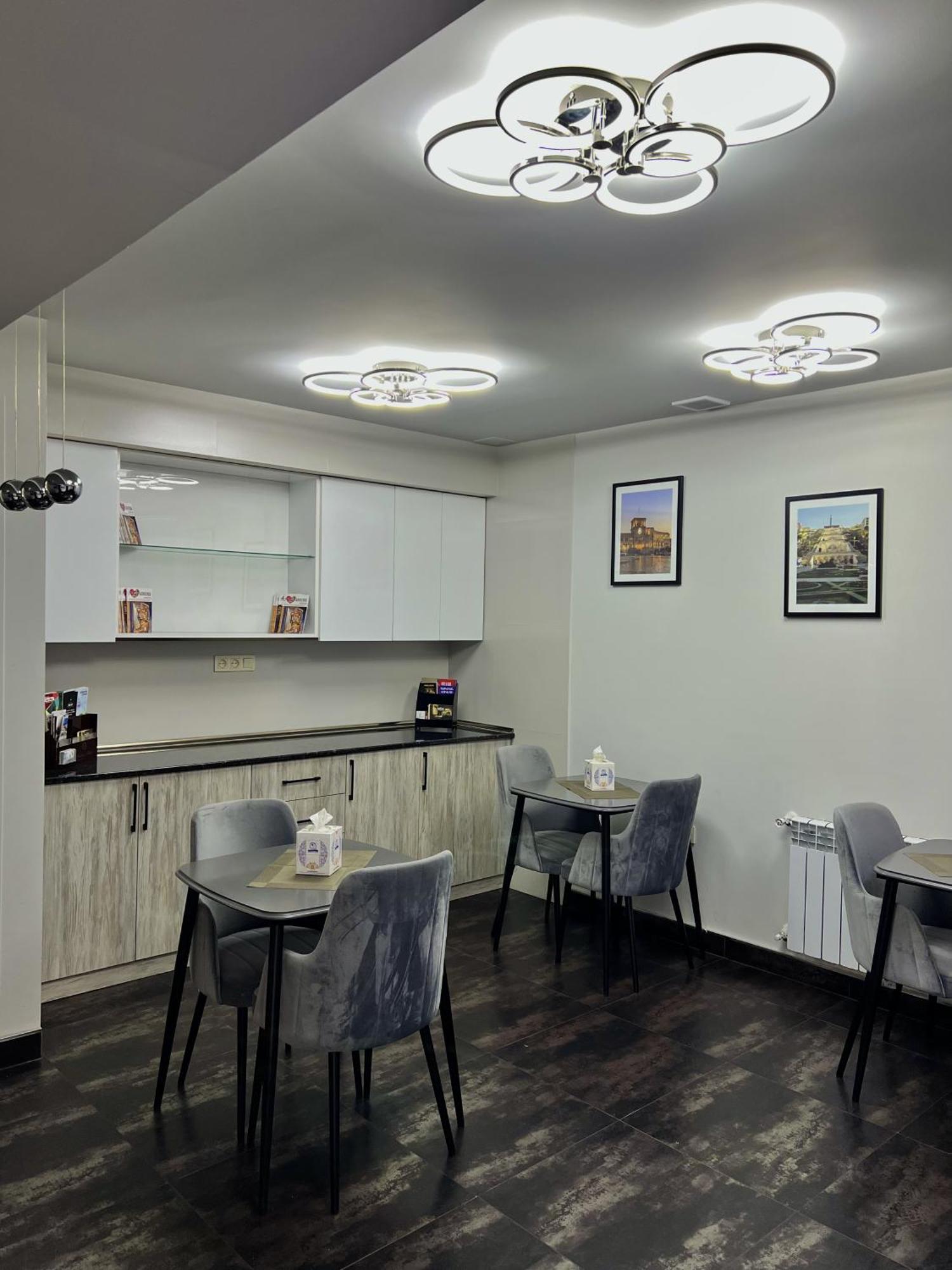יירבאן Mashtots Hotel מראה חיצוני תמונה