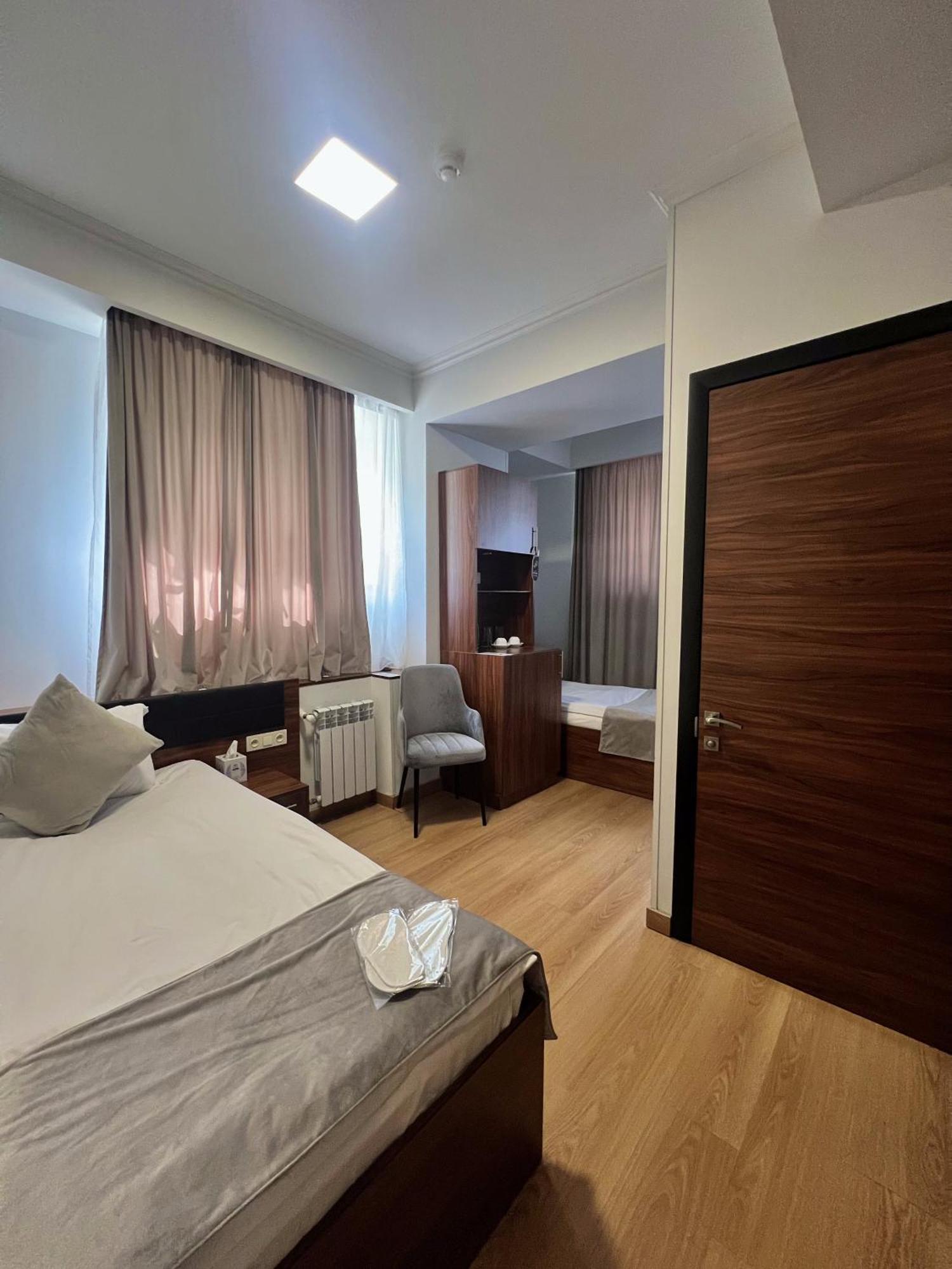 יירבאן Mashtots Hotel מראה חיצוני תמונה