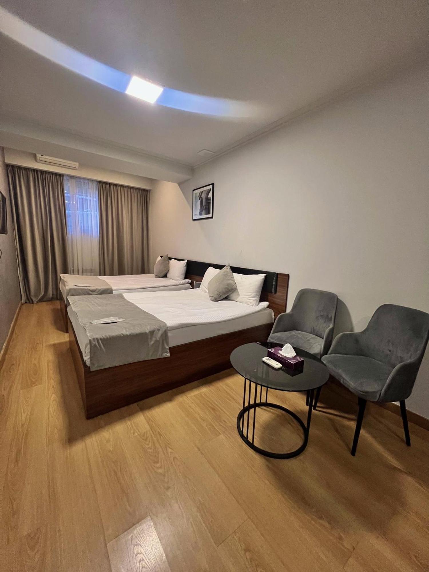 יירבאן Mashtots Hotel מראה חיצוני תמונה