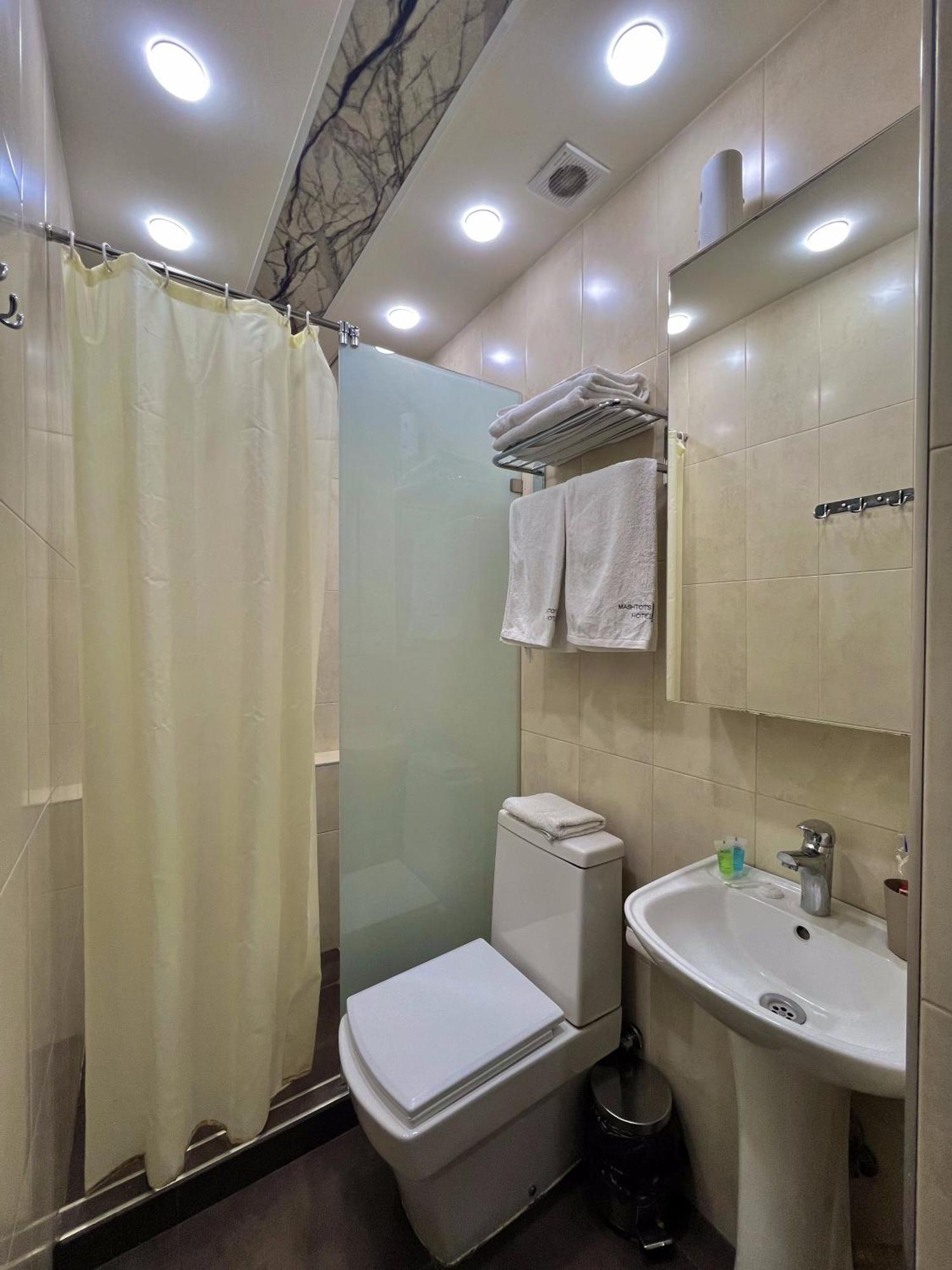 יירבאן Mashtots Hotel מראה חיצוני תמונה