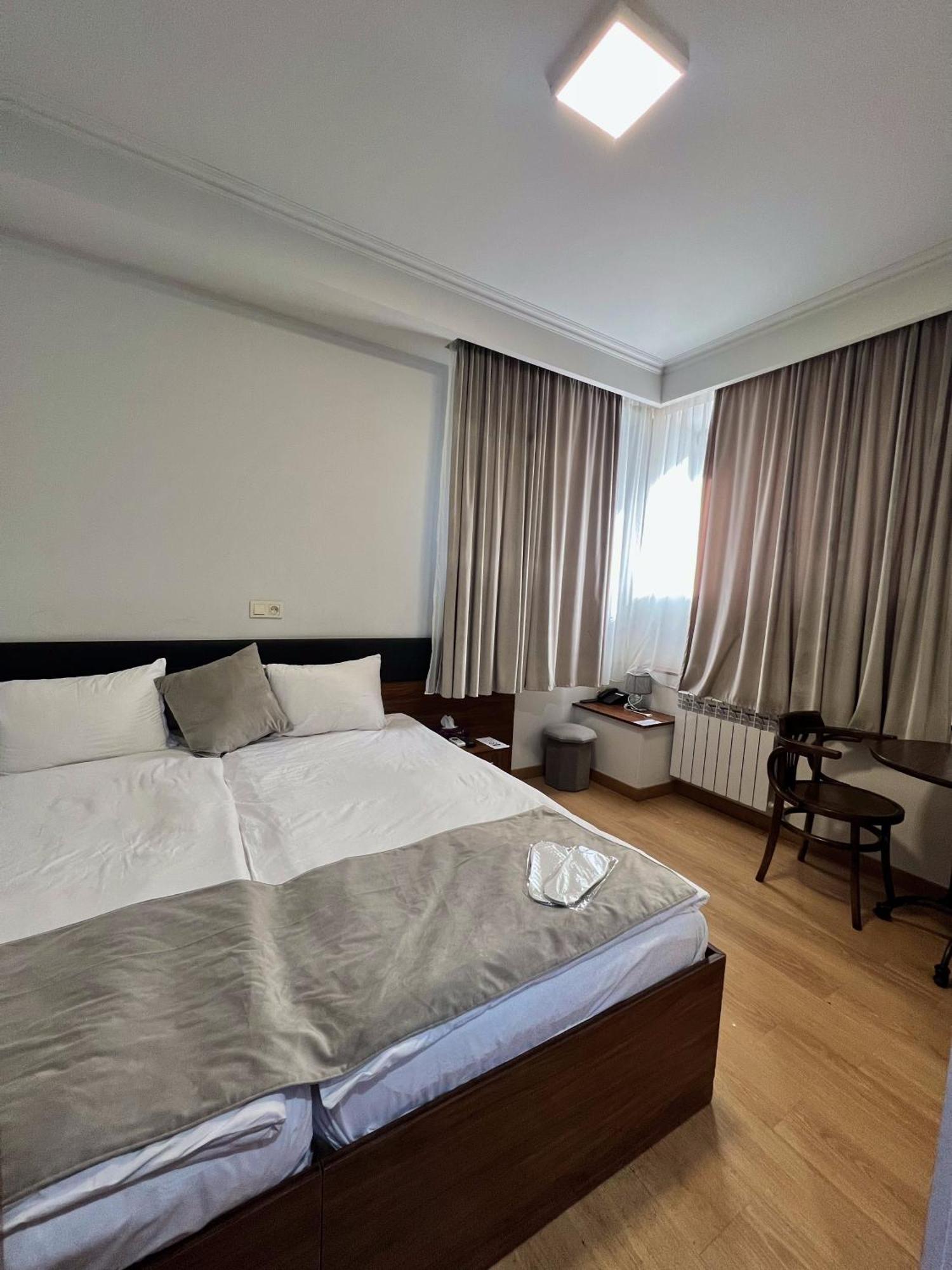 יירבאן Mashtots Hotel מראה חיצוני תמונה