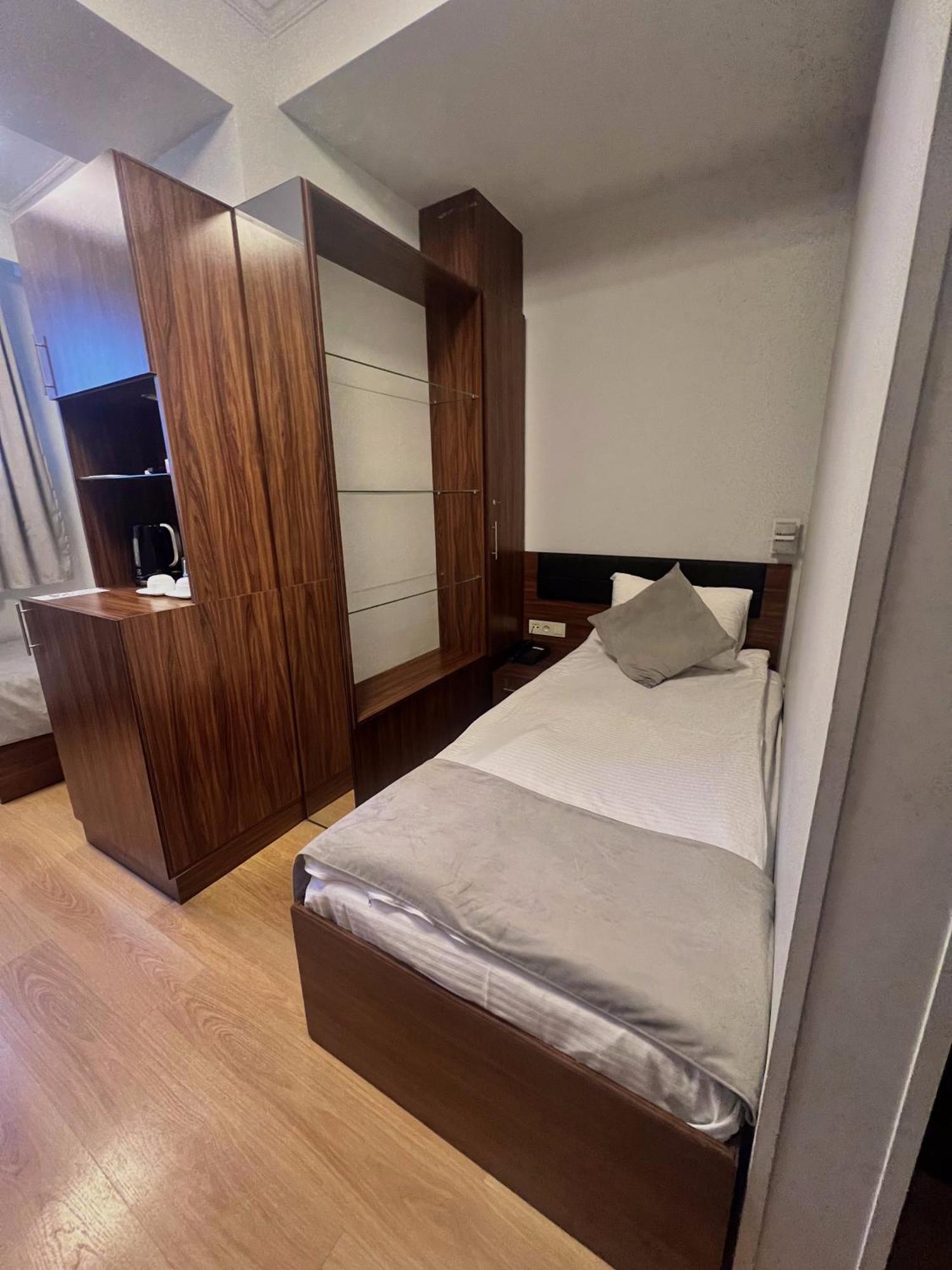 יירבאן Mashtots Hotel מראה חיצוני תמונה
