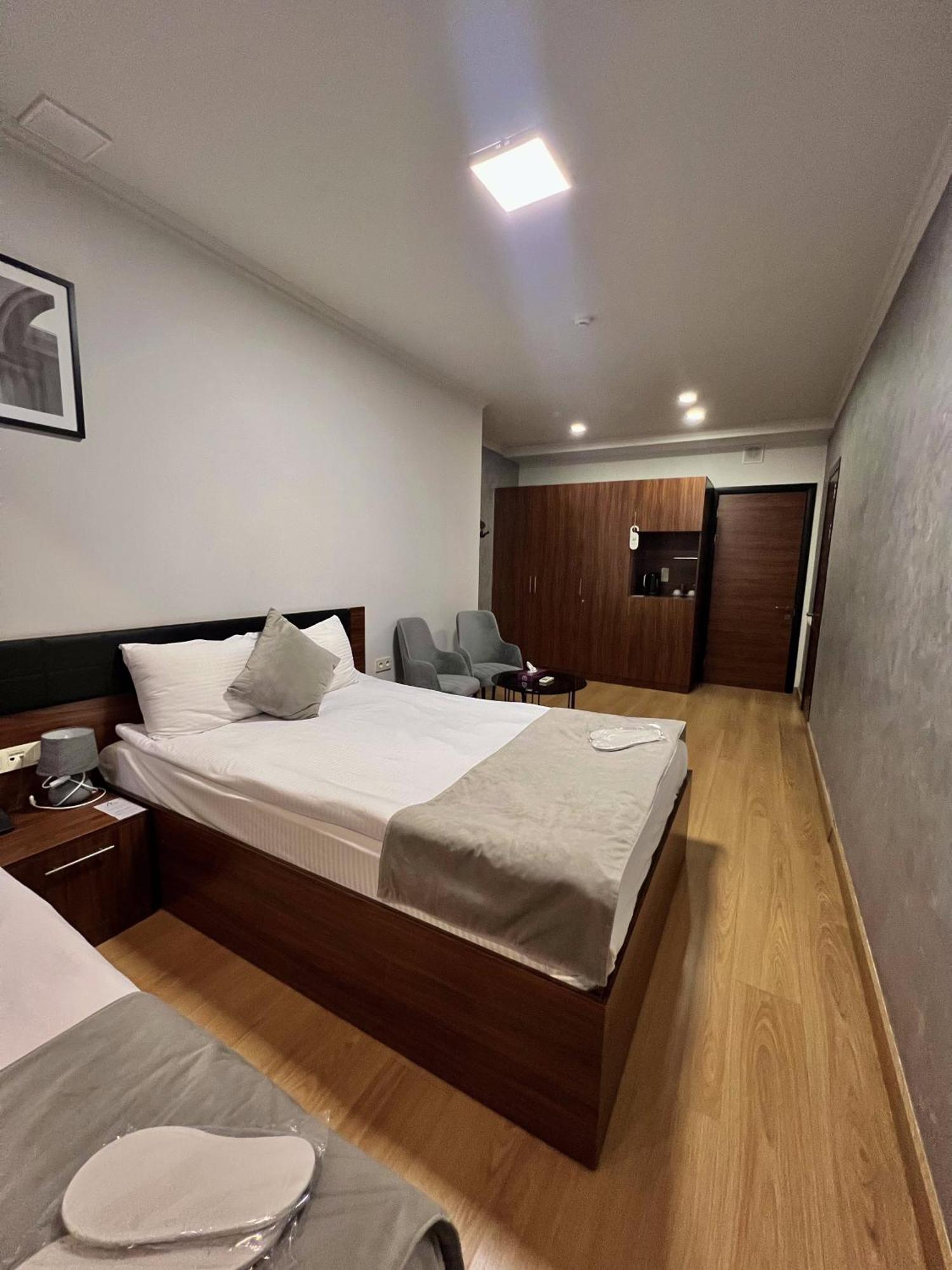 יירבאן Mashtots Hotel מראה חיצוני תמונה