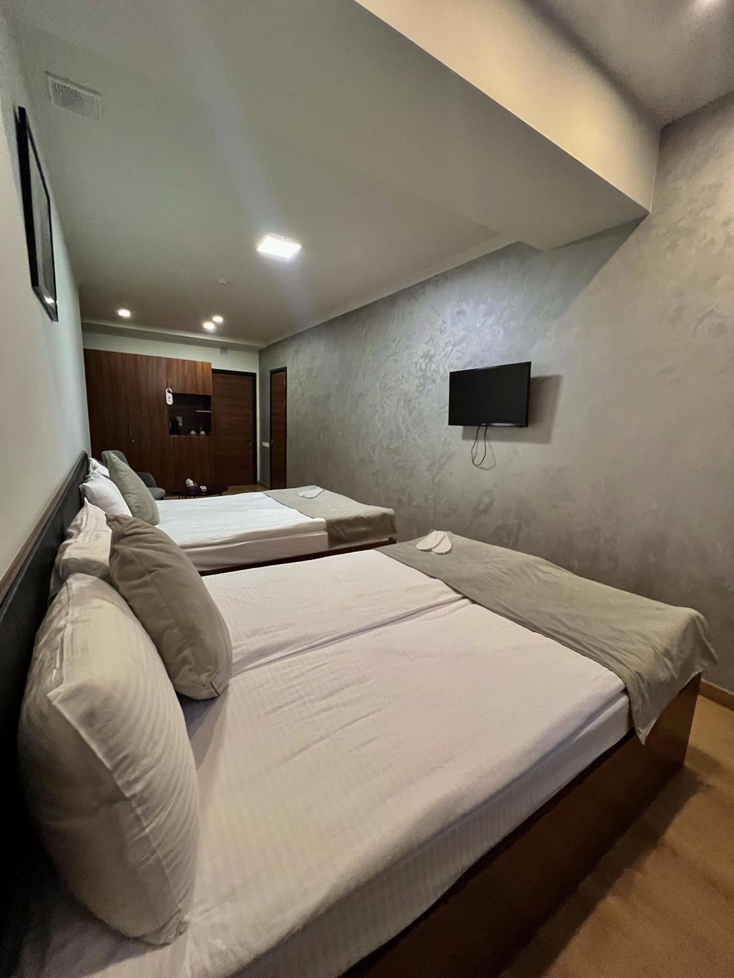 יירבאן Mashtots Hotel מראה חיצוני תמונה