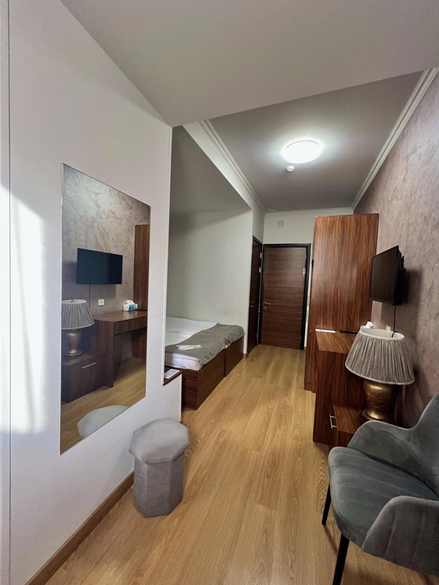 יירבאן Mashtots Hotel מראה חיצוני תמונה